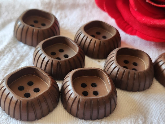 lot 6 gros boutons vintage marron à trous 2,5 cm ref 6052