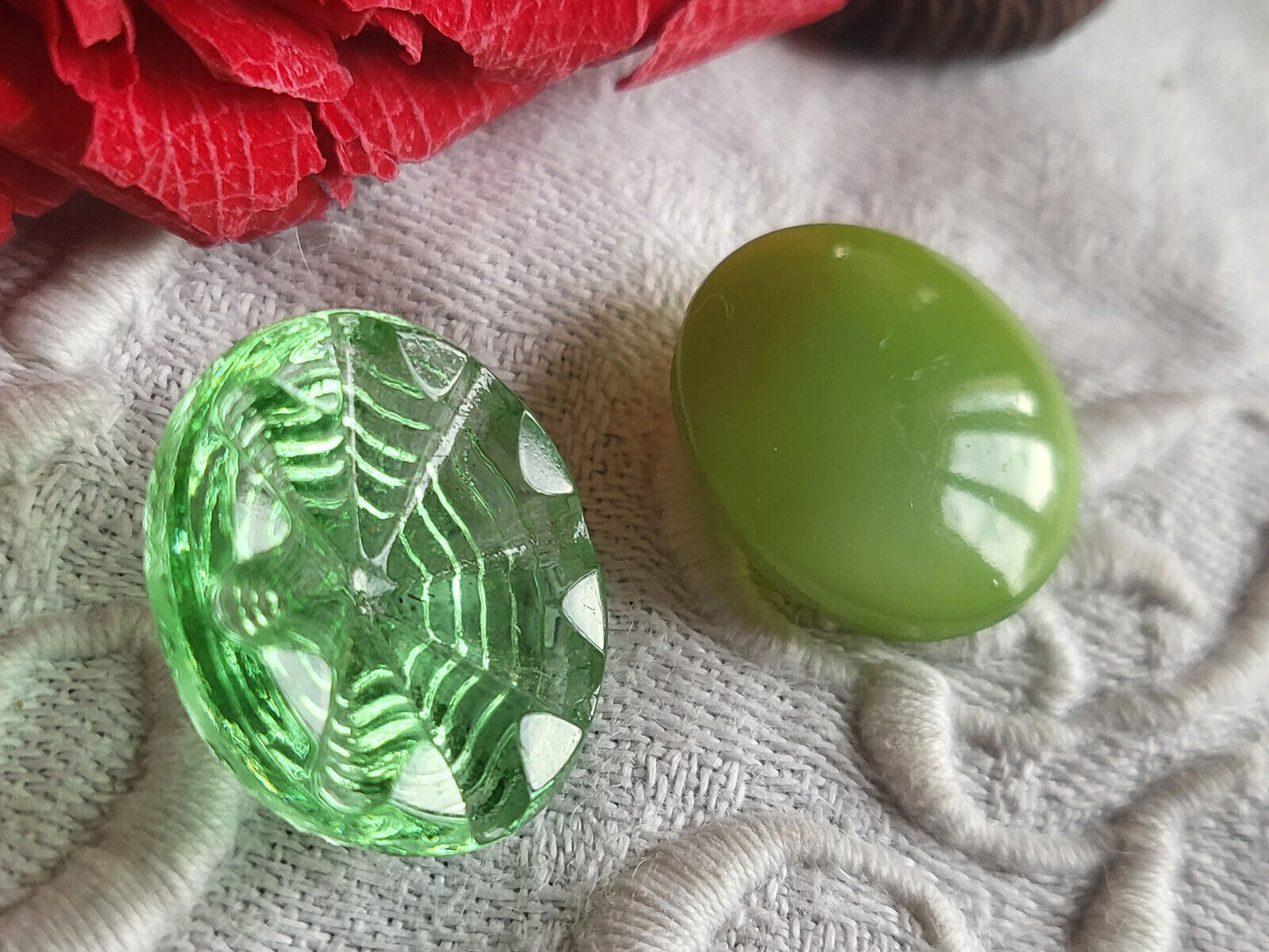 Duo boutons anciens en verre à pied vert diamètre: 1,8 cm D10E