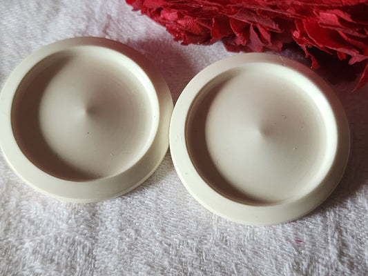 Duo enormes boutons anciens blanc pied métal 3,6 cm ref 5093