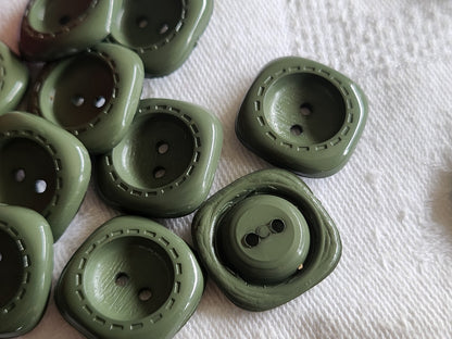 Lot 10  boutons vintage vert à trous 1,8 cm ref 1172