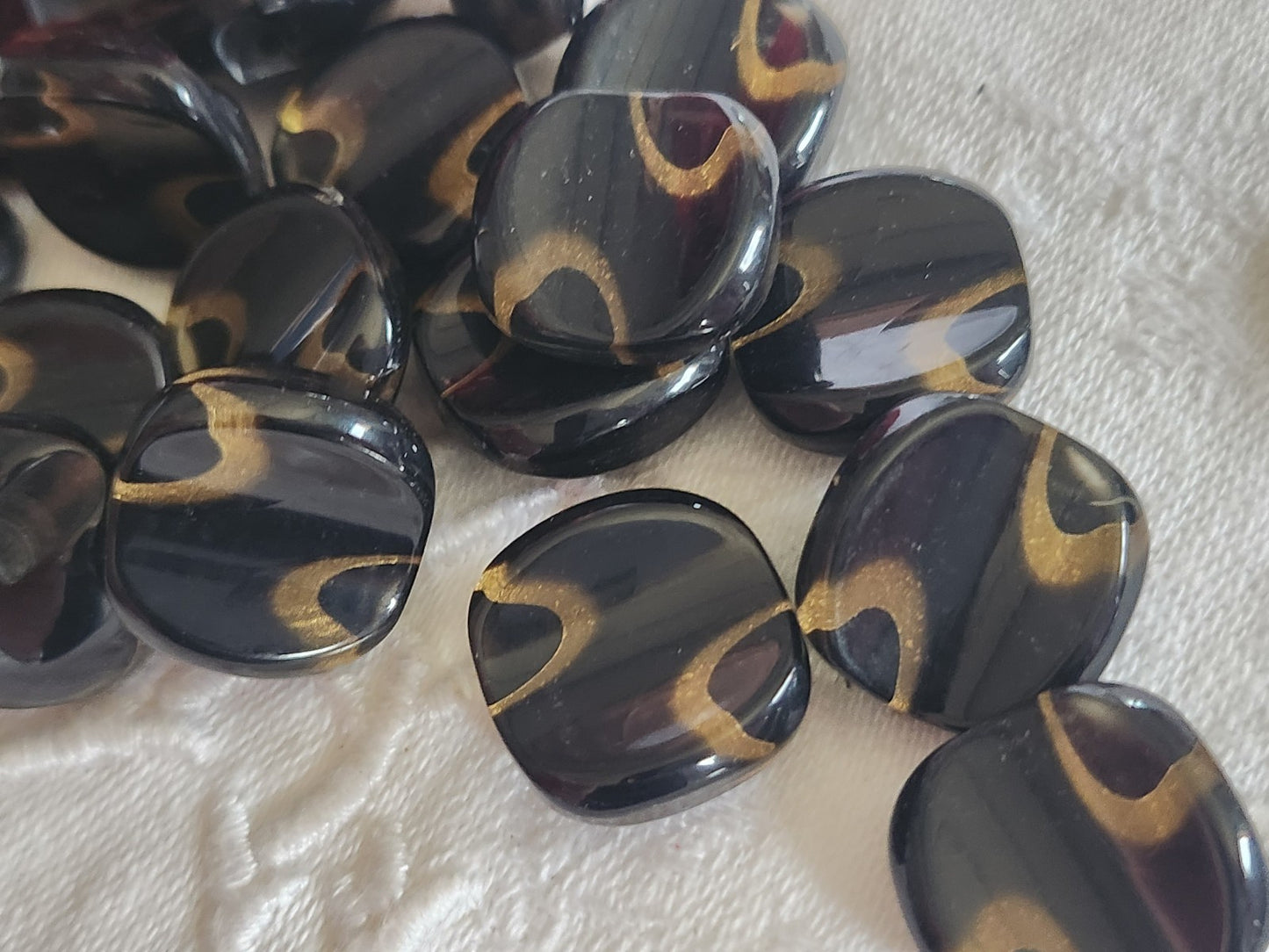Lot 6 élégants boutons vintage inclusion noir doré pied 1,6 cm ref 1236