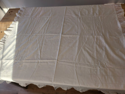 Ancienne housse d'édredon broderie froufrou petit jour B6