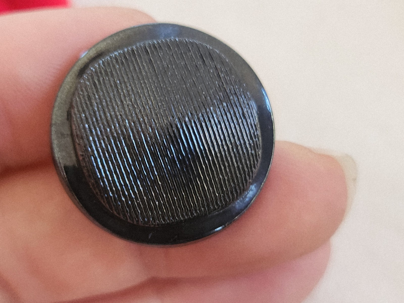 Gros bouton ancien en verre gris anthracite vintage 2,6 cm ou 26 mm G4P