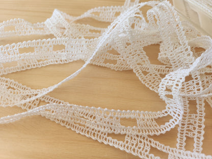 Dentelle vintage entre deux blanche 5 mètres sur 1,3 cm A3