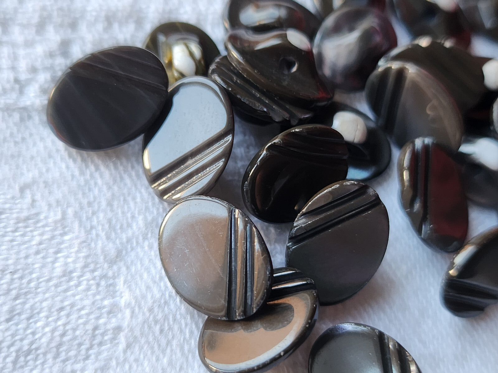 Lot 6 boutons anciens en nacre strié 0,9 sur 1,2 cm gris ovale vintage ref 5365