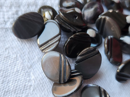 Lot 6 boutons anciens en nacre strié 0,9 sur 1,2 cm gris ovale vintage ref 5365