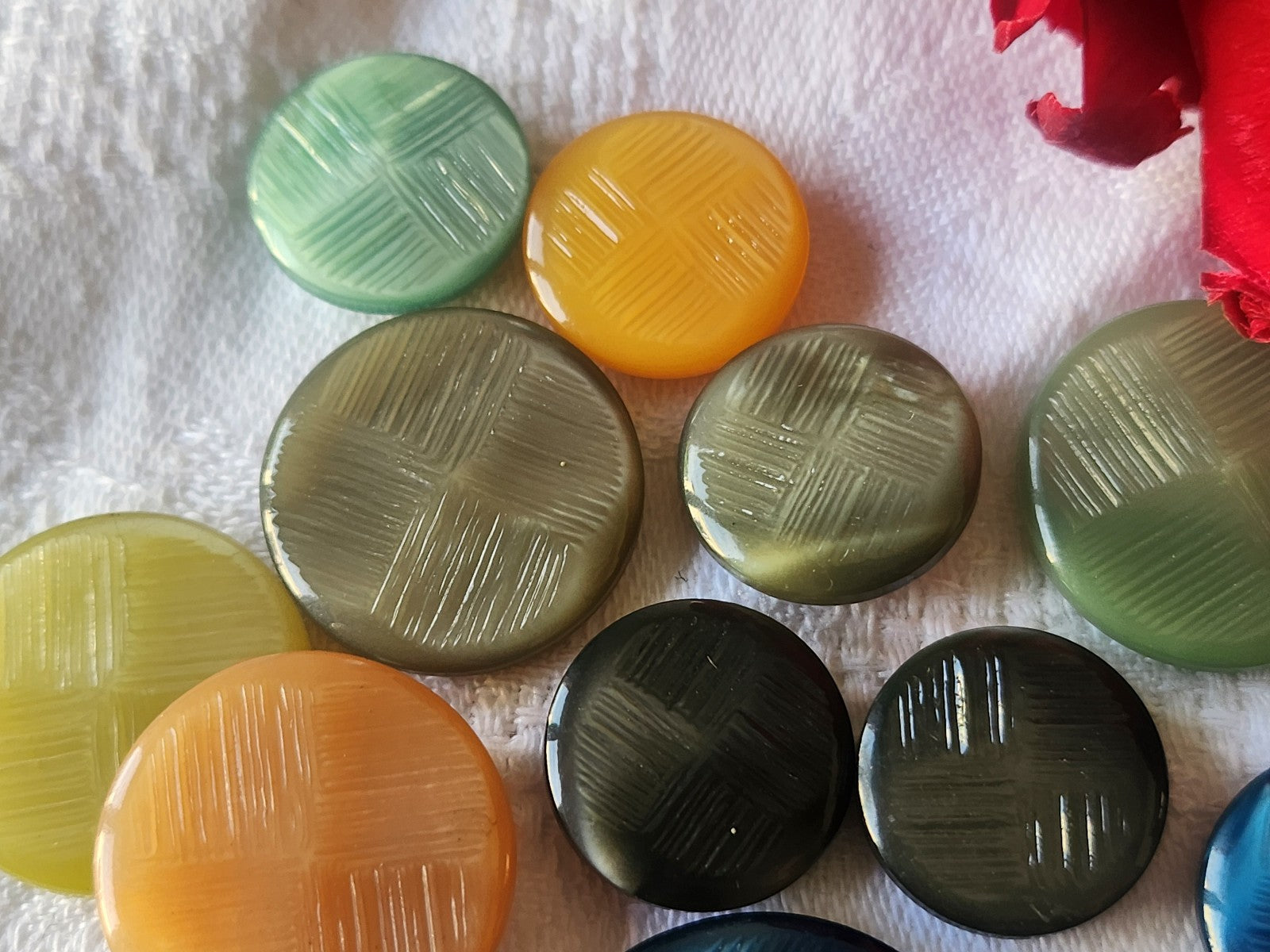 Lot 14 boutons vintage panaché mm modéle pied 1,7 à 2,6 cm ref 3746