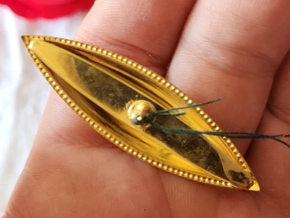Long bouton vintage en métal doré 5,4 cm sur 1,6 cm G4R
