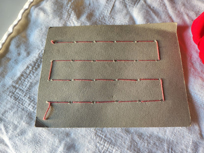 Plaque de 24 boutons  anciens marron marbré ciselé 1,7 cm