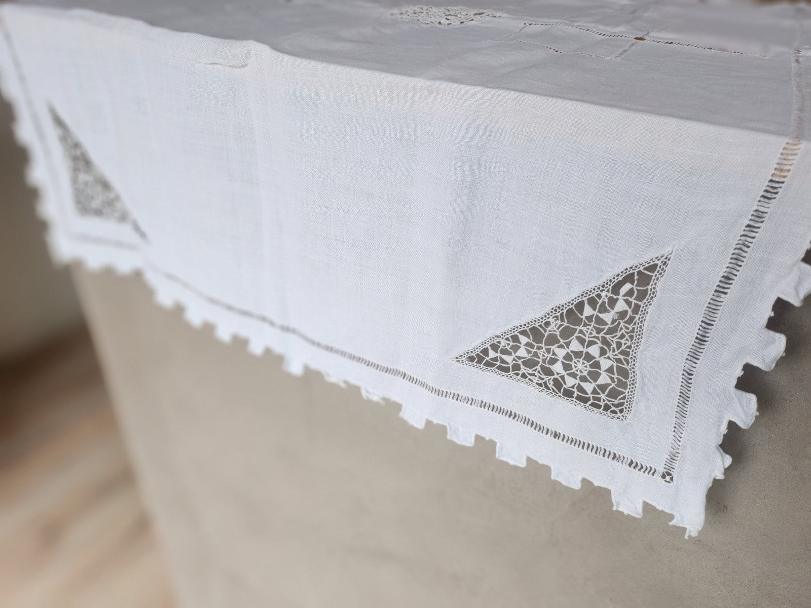 Ancienne nappe surnappe application jour  66 cm sur 88 B8