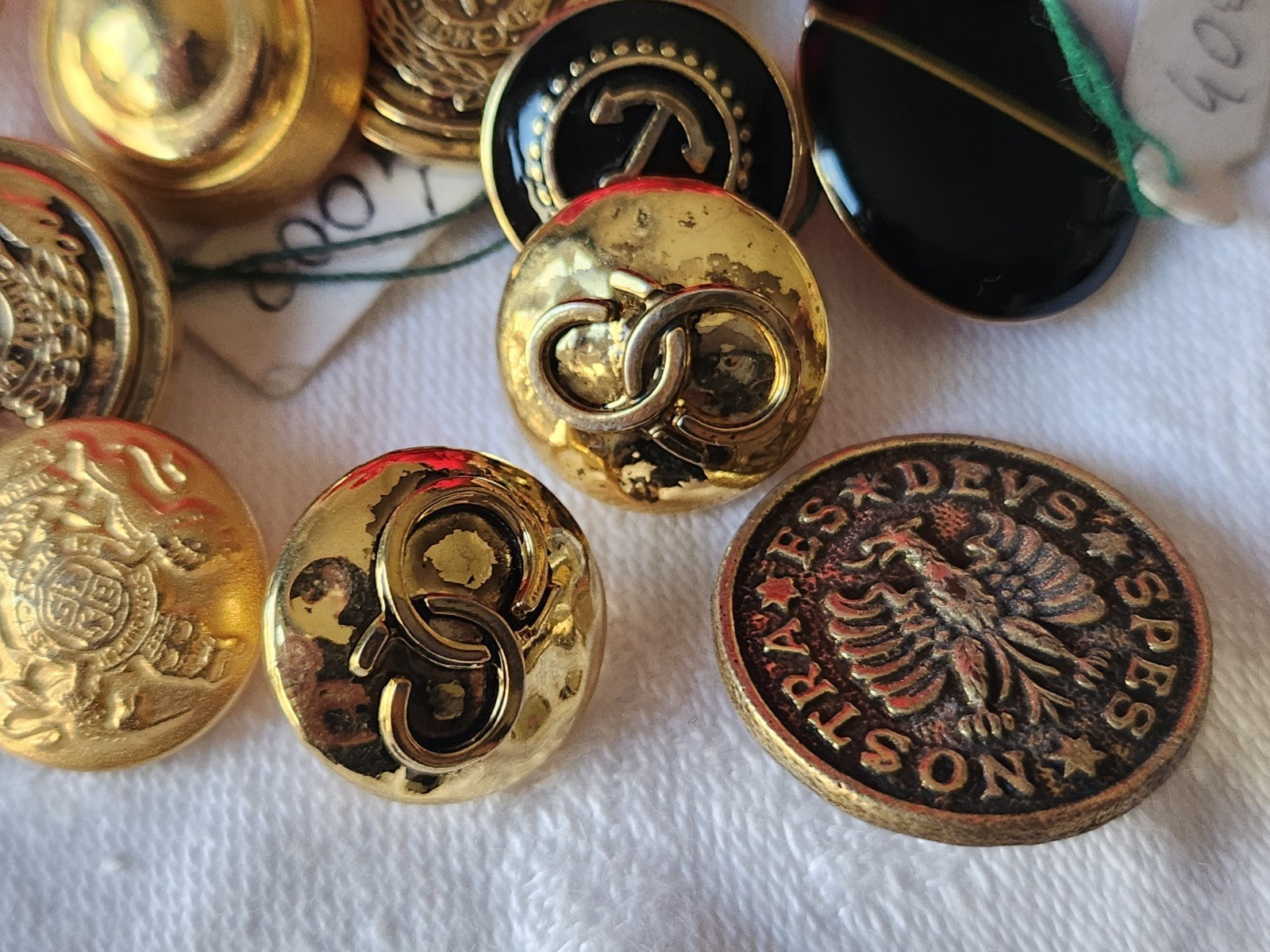 Lot 11 boutons vintage en métal  jamais utilisé 1,5 cm à 2 cm ref 3911