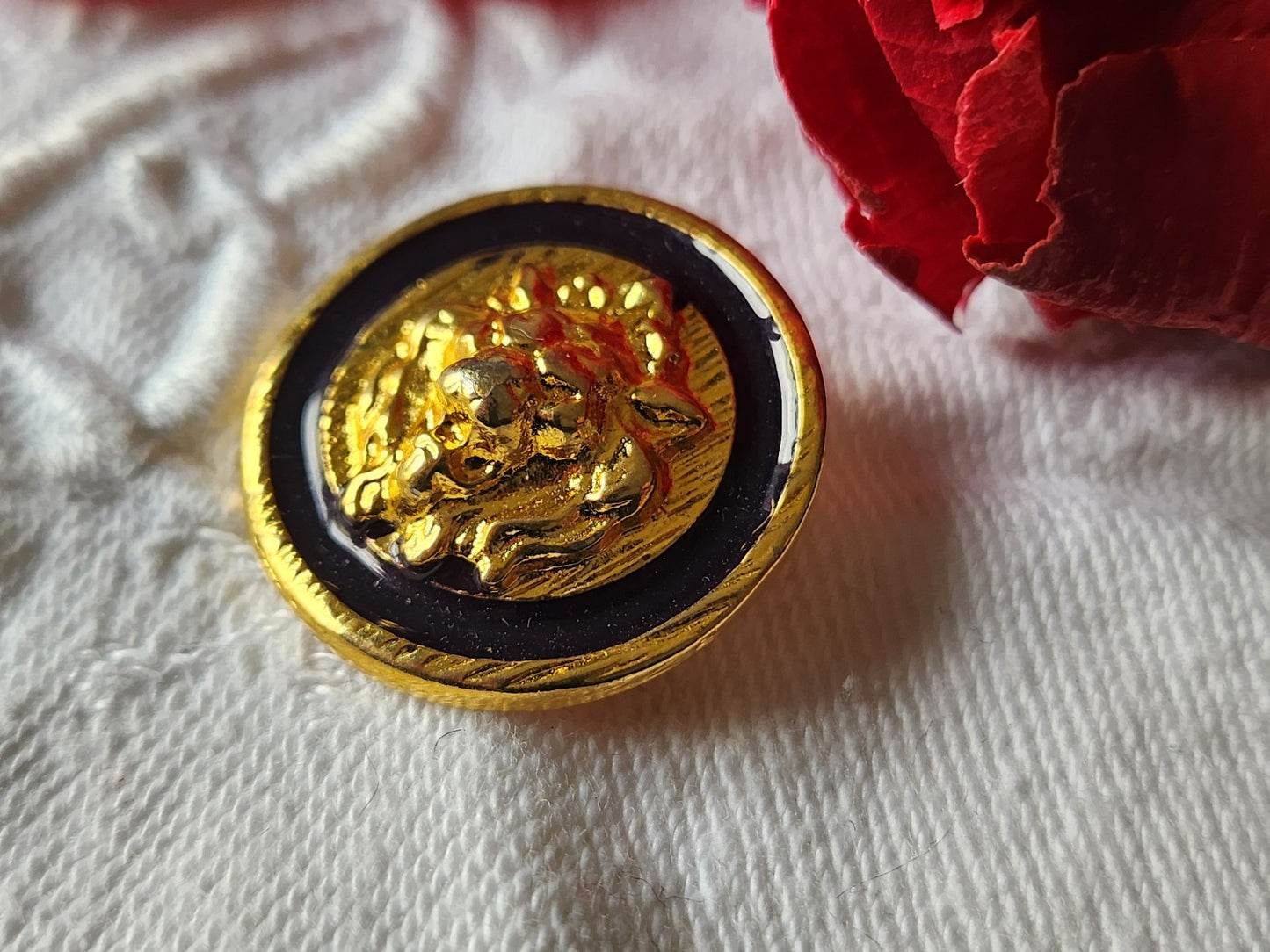 Bouton vintage tete de lion en métal pied versace ? bleu  2,2 cm G13J