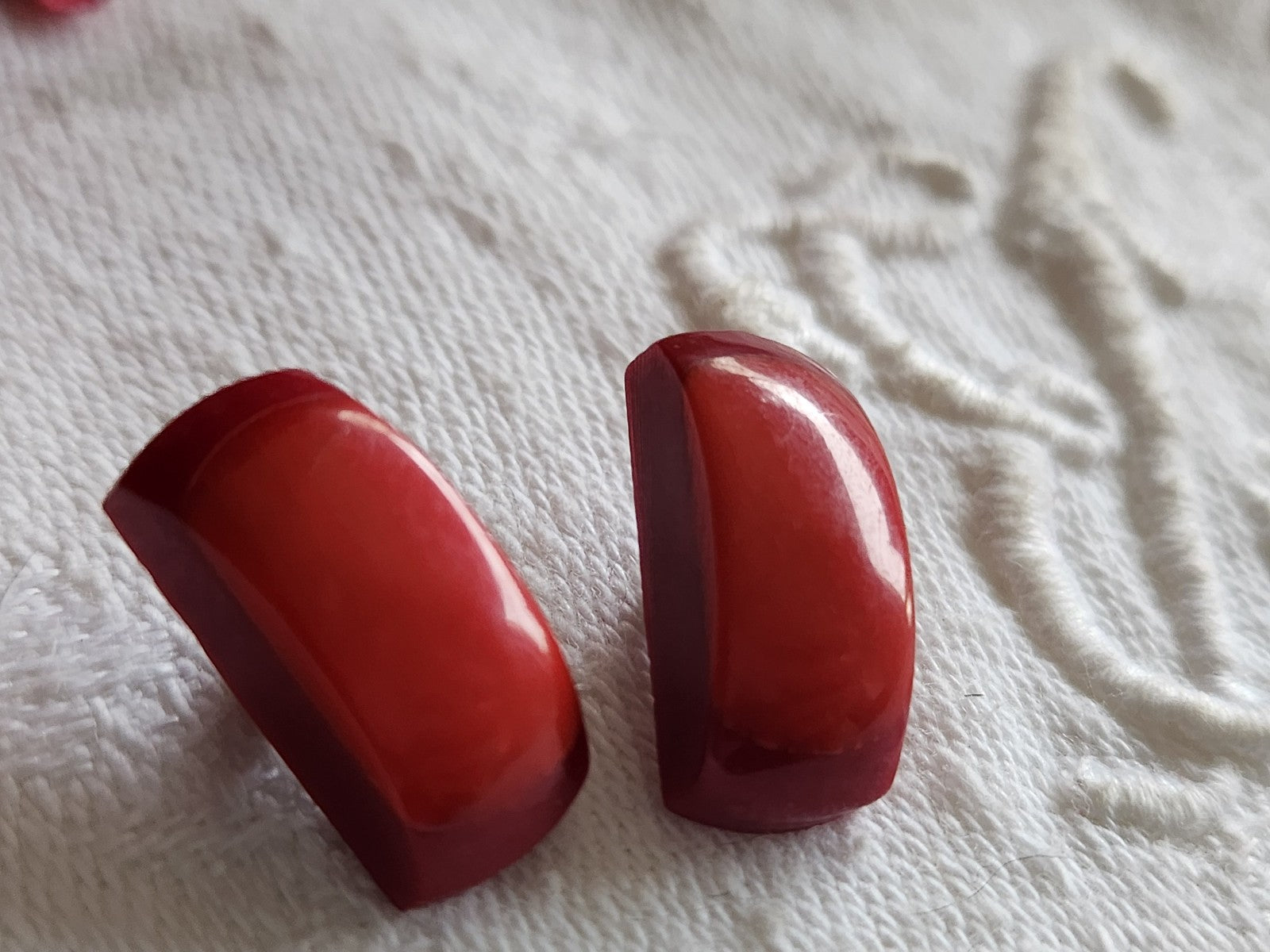 Collection duo boutons anciens art deco bicolore rouge laiton 0,7 sur 1,7 cm G7A