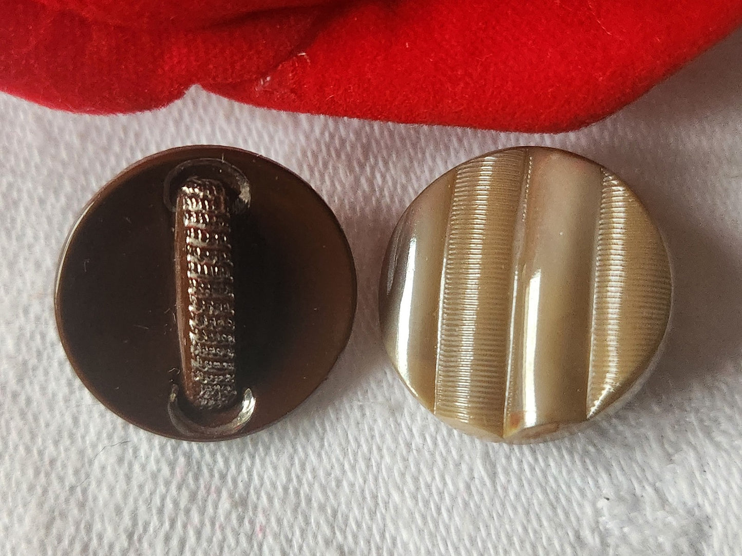 Duo boutons anciens en verre marron travaillé vintage 1,7 et 1,8 cm D9A