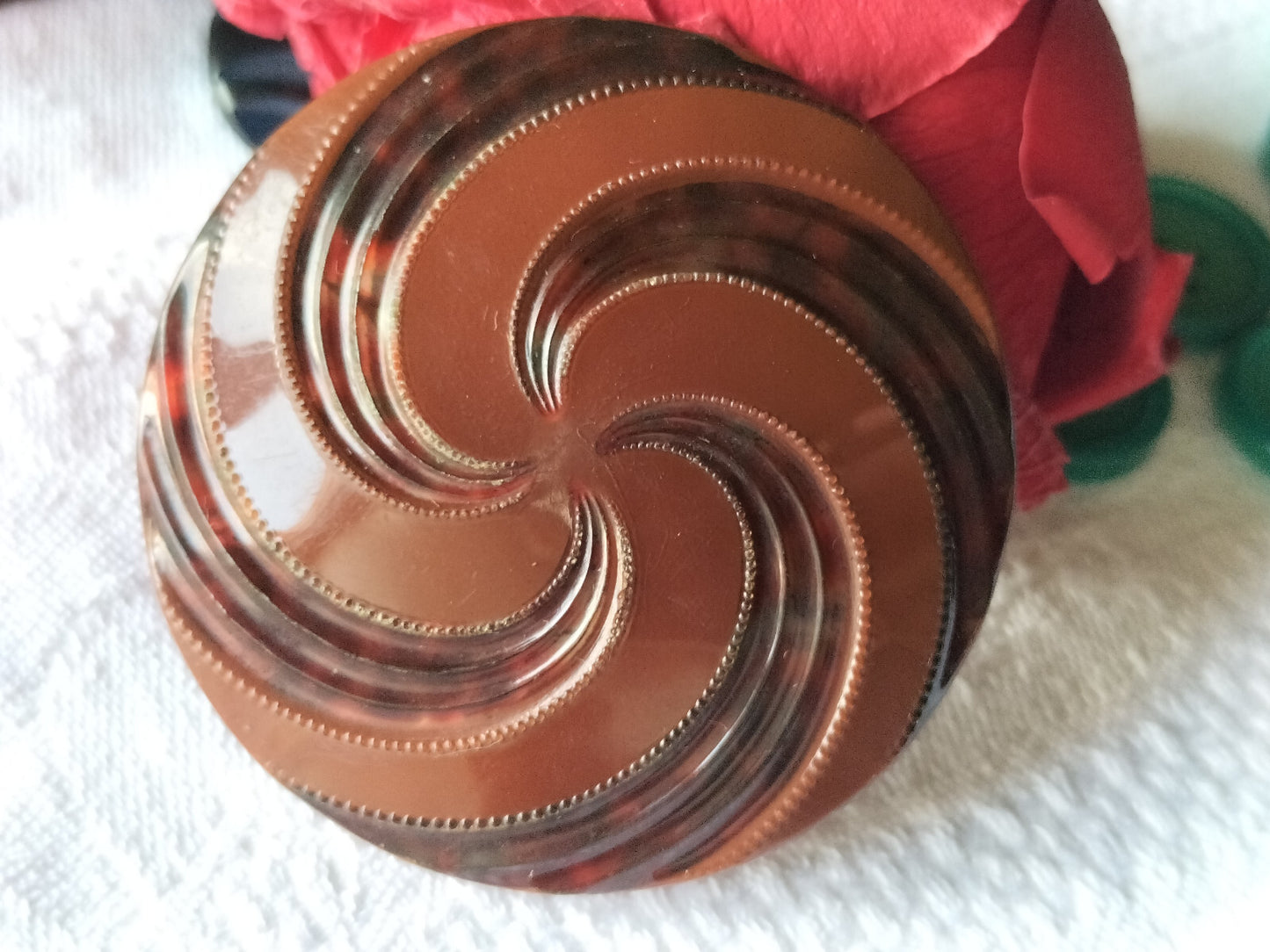 Enorme bouton ancien en celluloid mordoré 5,3 cm ou 53 mm ref 1275