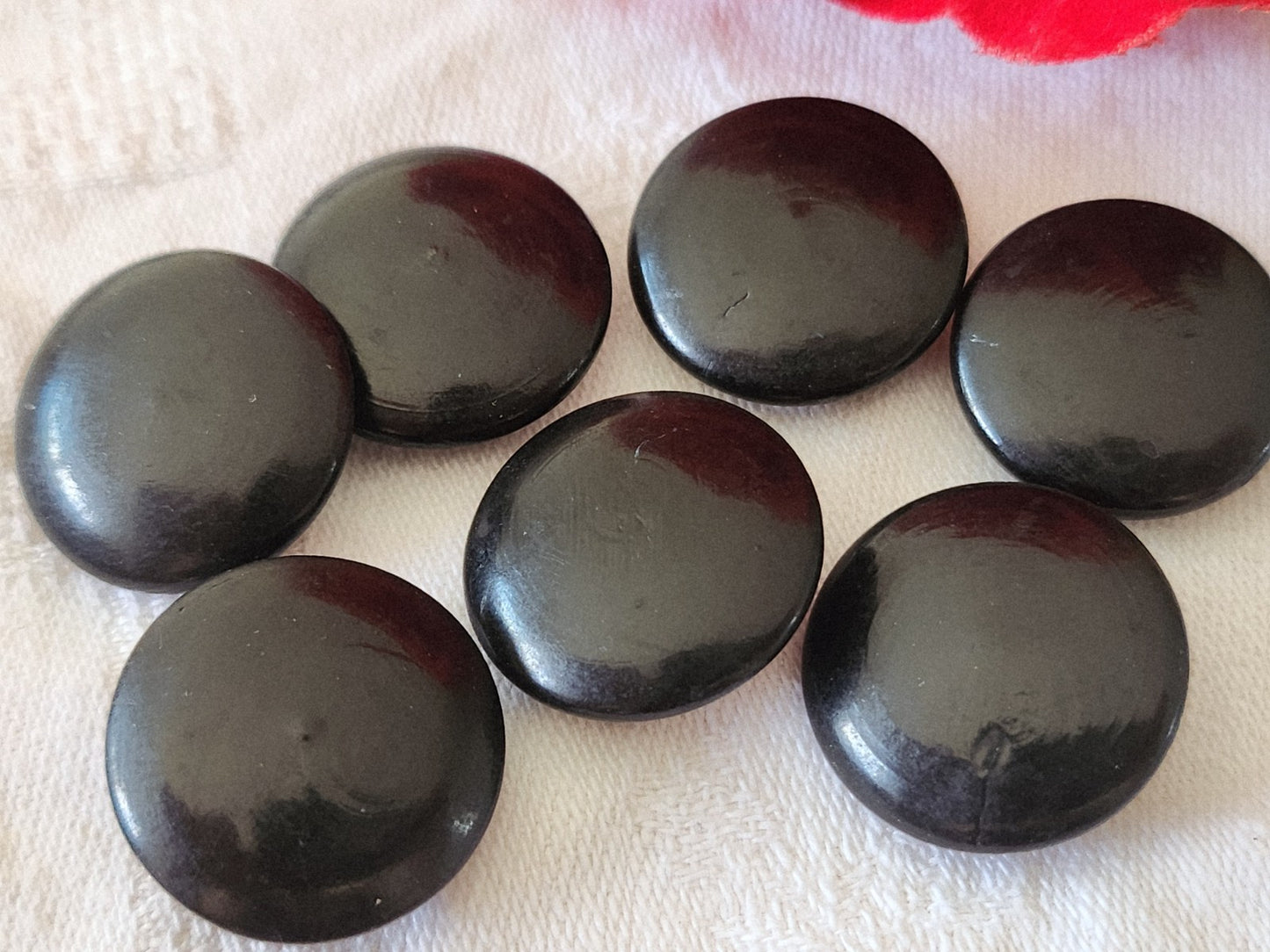 Lot 7 boutons anciens en bois  noir à pied 2,1 cm ref 3890