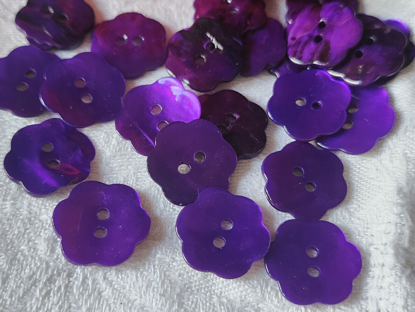 Lot 10 boutons vintage en nacre vert fleur violet trous 1,8 cm ref 1431