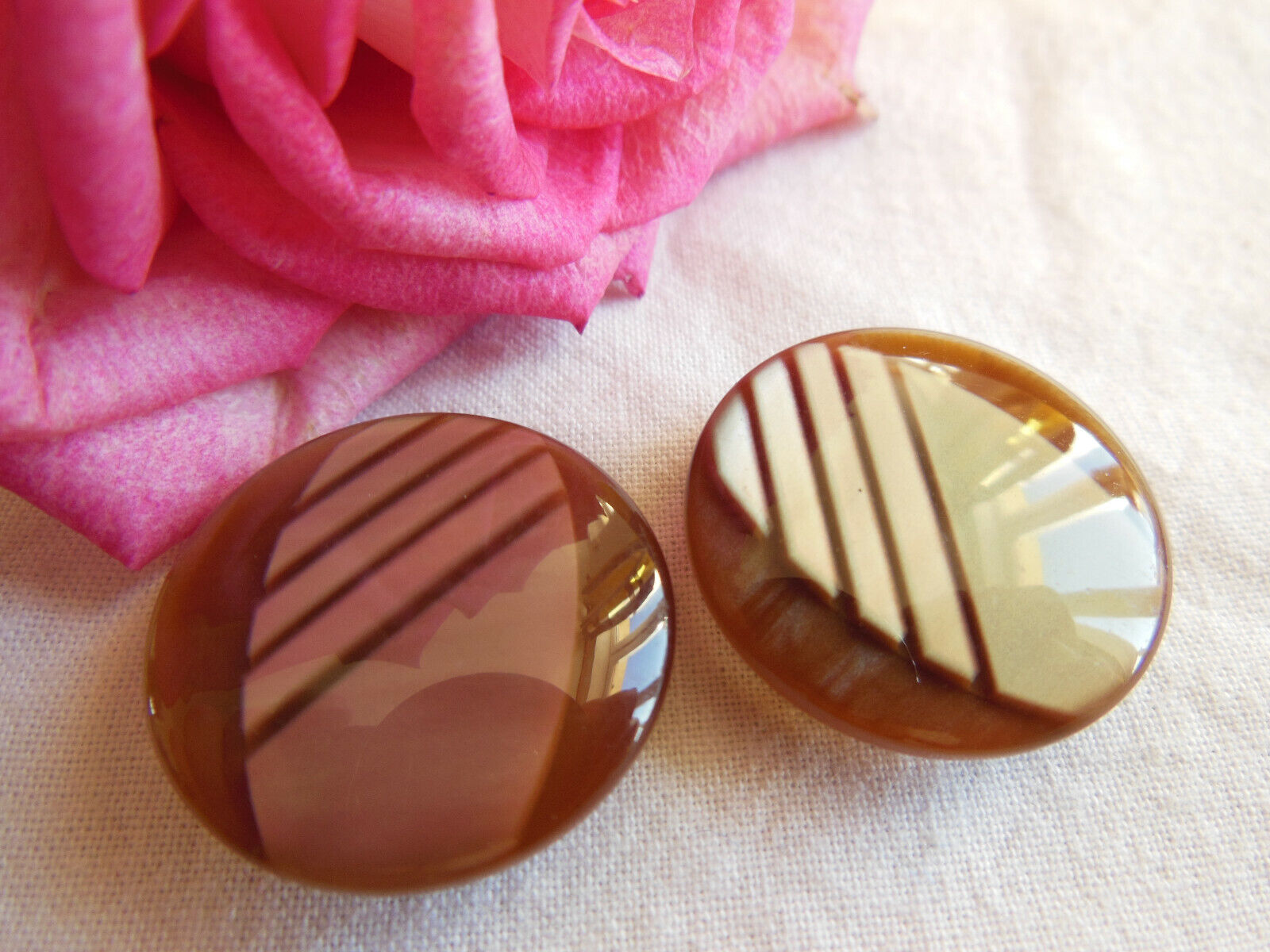 Duo boutons vintage marron avec inclusion  à pied bijoux diamètre 2,2 cm G6N