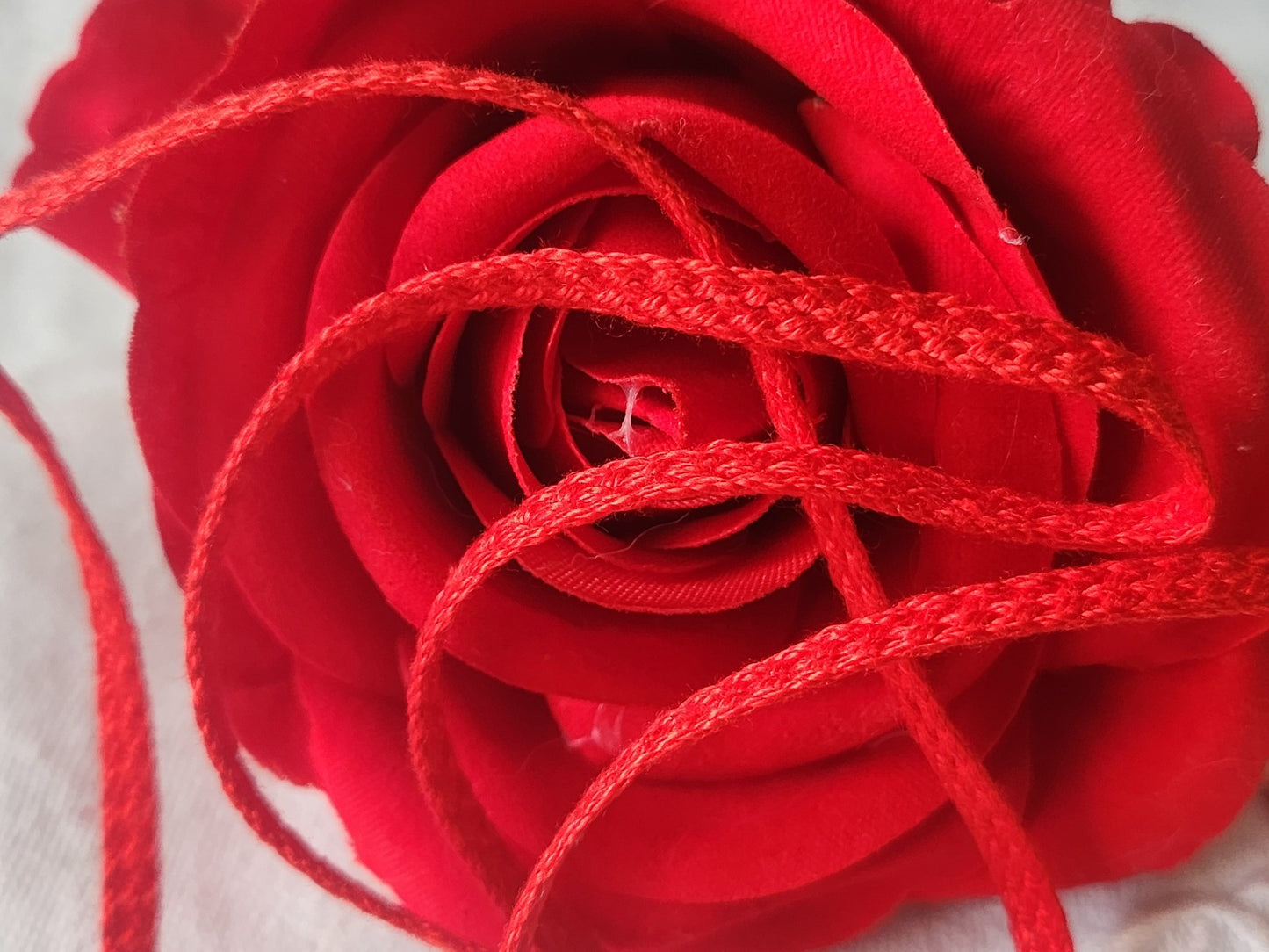 Galon vintage rouge fin 5 métres sur 0,4 cm DMC  A2