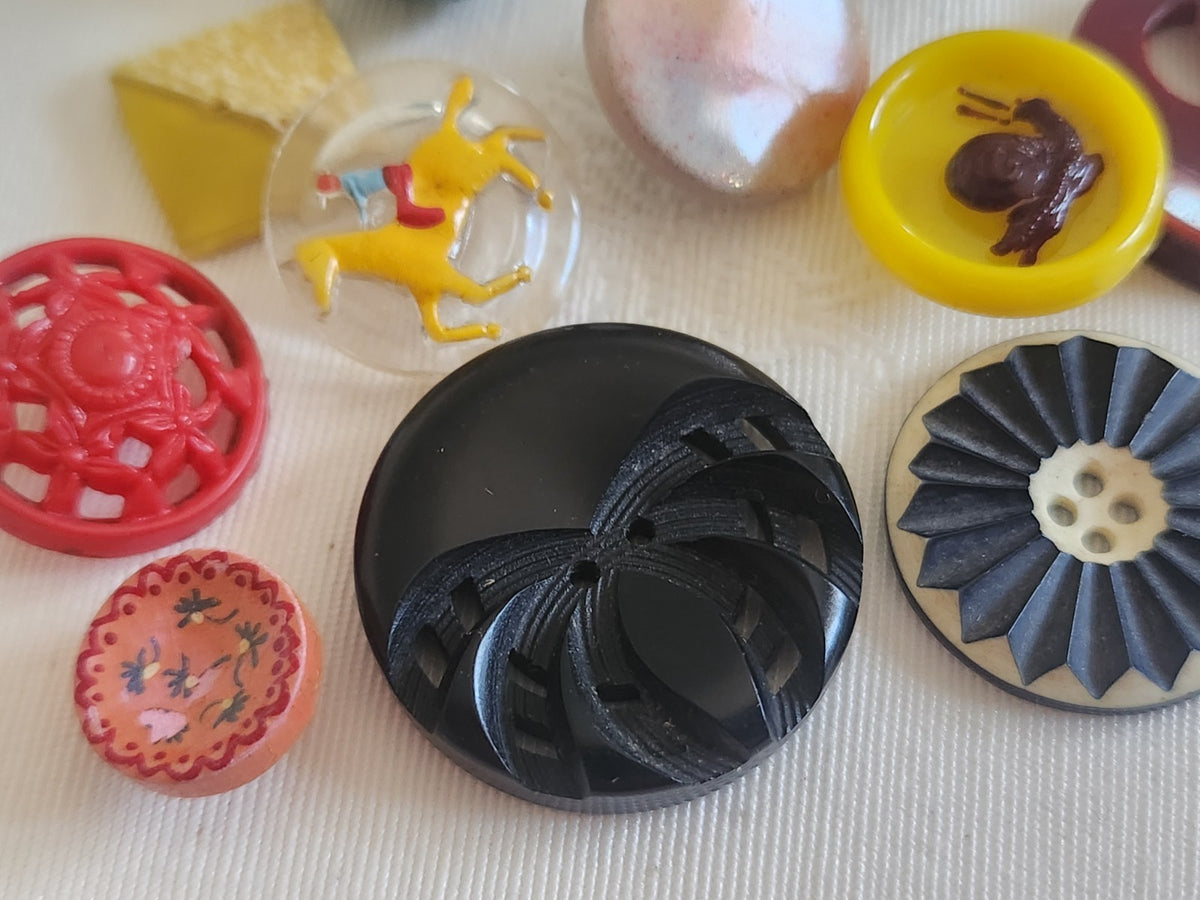 Lot 12 bouton anciens collection assortiment 1,2 à 2,6 cm ref 6180