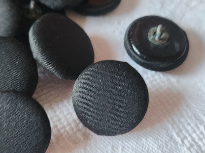 Lot 6 boutons anciens noir  tissu dos en cuir pied 2 cm ref 1974