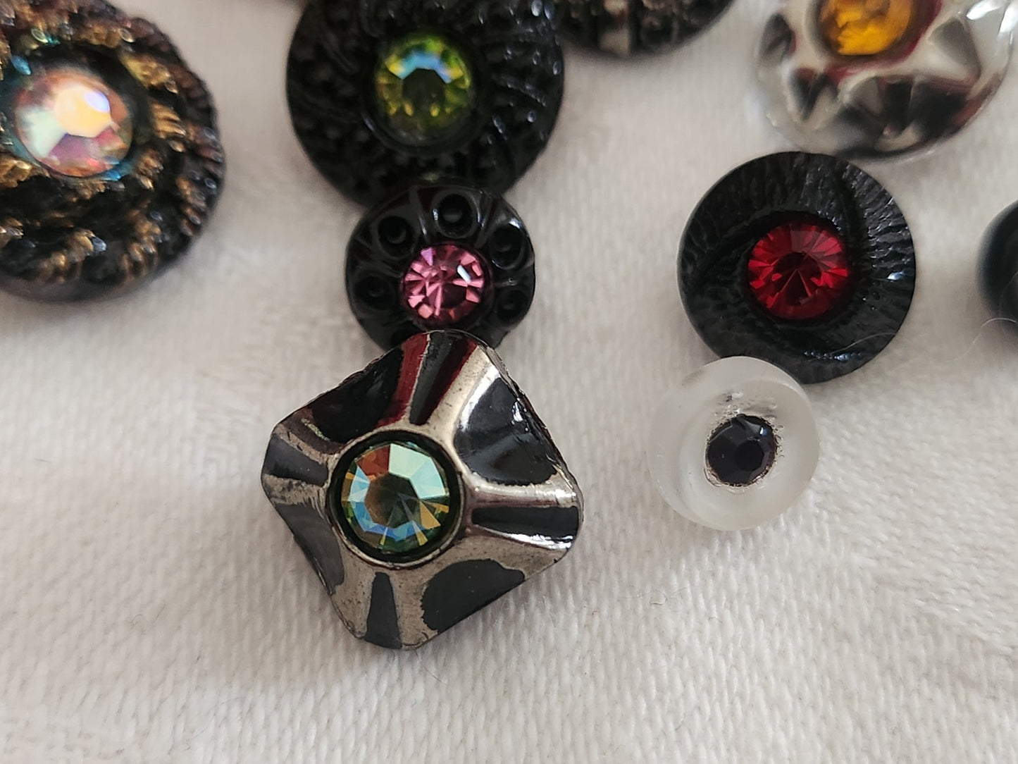 Lot 10 boutons vintage en verre strass panaché ancien 0,7à 1,5 cm ref 6357