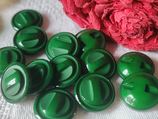 Lot 12 boutons vintage vert travaillé à pied 1,7 cm ref 1180