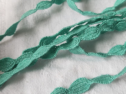 Dentelle galon vintage vert coton 3 métres sur 1 cm A1