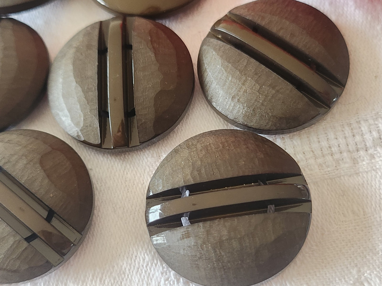 Lot 6 gros  boutons vintage marron ajouré à pied 2,7 cm ref 3949