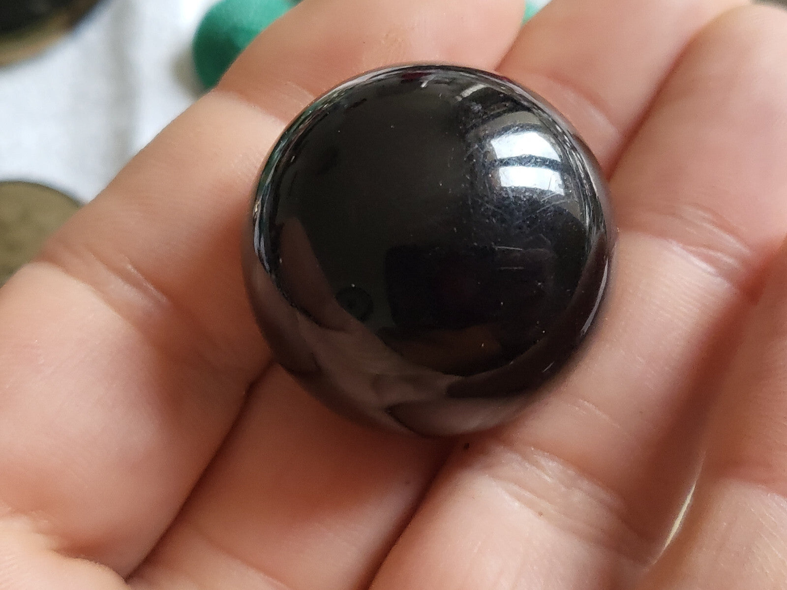 Volumineux bouton ancien boule noir pied 2,8 cm hauteur 2 cm D15K
