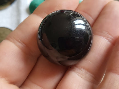 Volumineux bouton ancien boule noir pied 2,8 cm hauteur 2 cm D15K