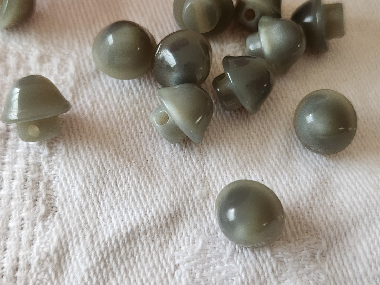 Lot 12 mini boutons vintage gris pied champignon 0,9 cm 9 mm ref 6417