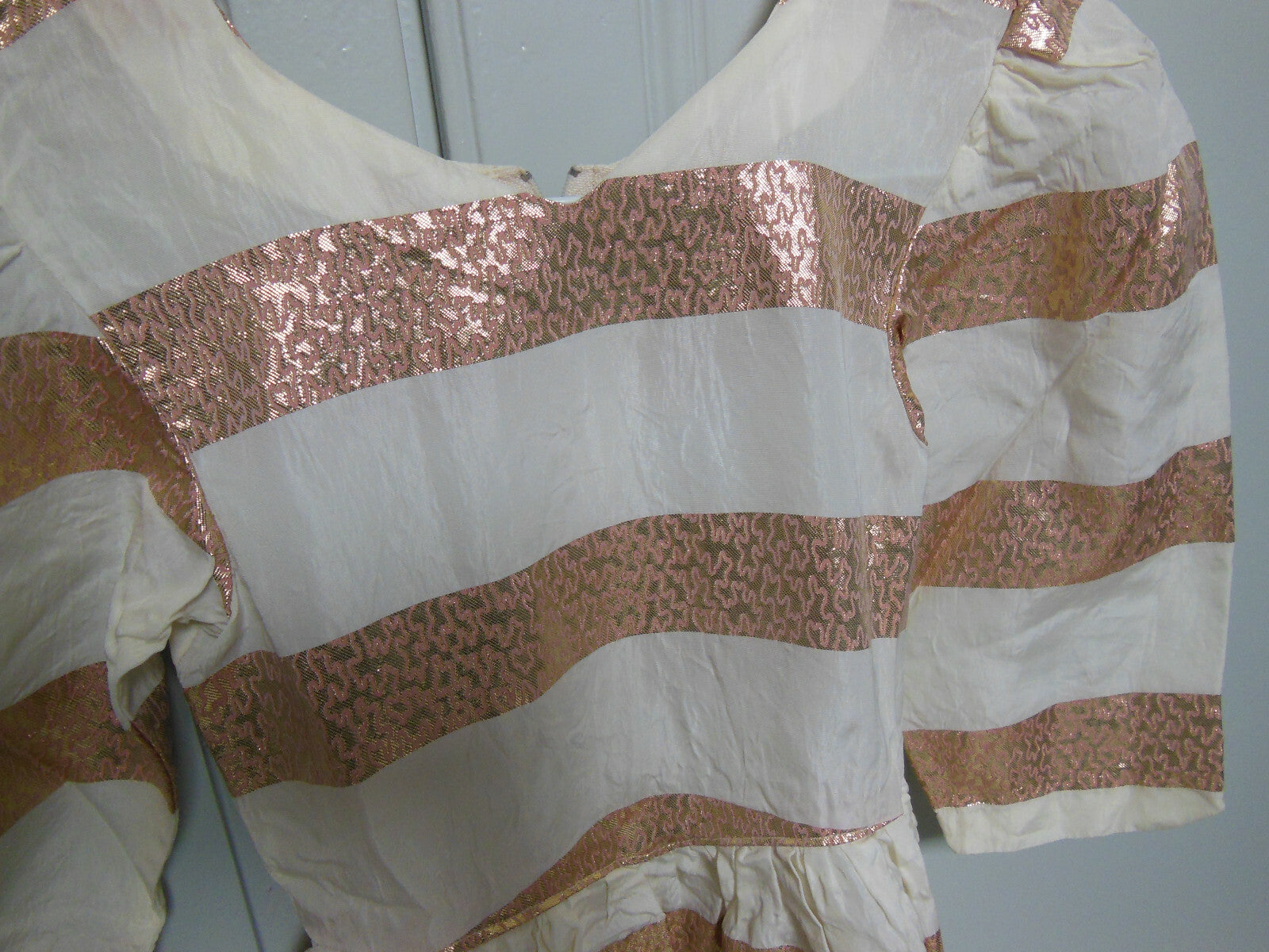 Jolie robe ancienne petite fille grande poupée crème vintage jamais portée B1