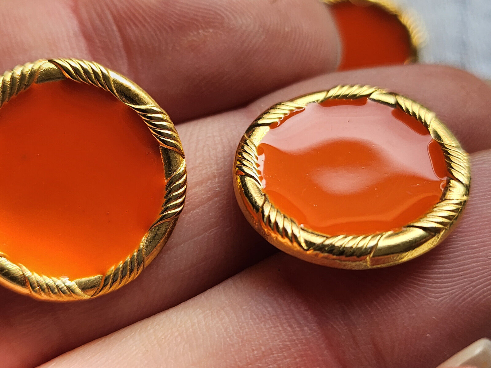 Lot 7 boutons vintage en métal doré orange pied  2 cm ref 3448