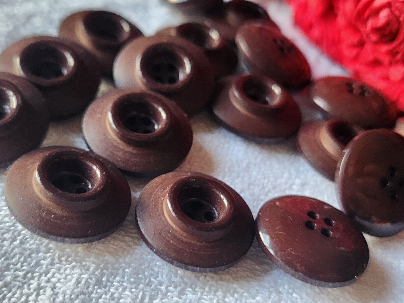 Lot 16 boutons vintage marron coeur rehaussé à trou 1,6 cm ref 1470