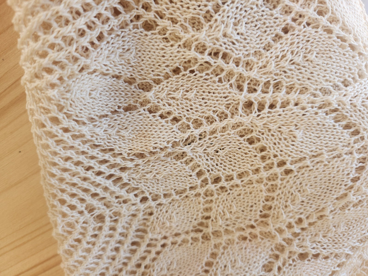 Grand napperon ancien crochet fin beige 38 cm sur 75 cm B7 main