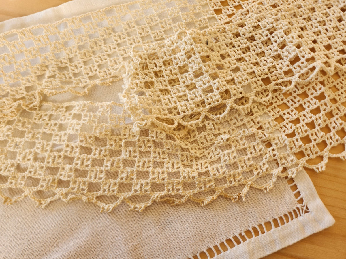 Très large dentelle ancienne crochet idéal jupon 1 mètre 90 sur 8,3 cm T3