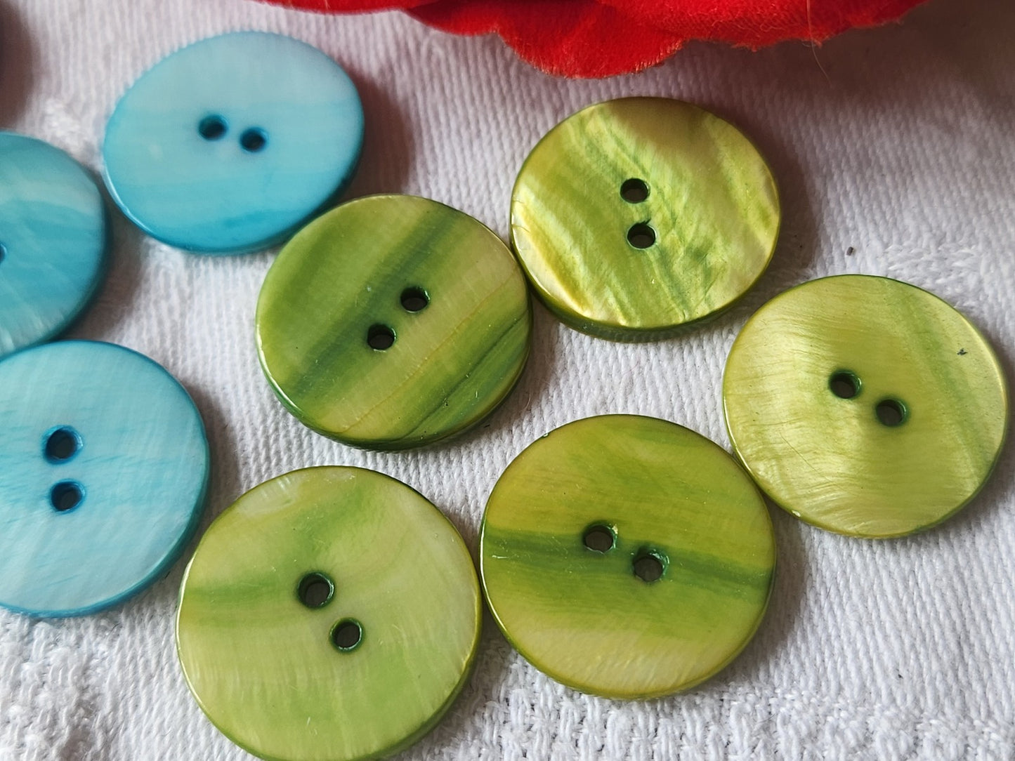 Lot 10 boutons vintage en nacre vert bleu pétillant 2 cm trous ref 1999
