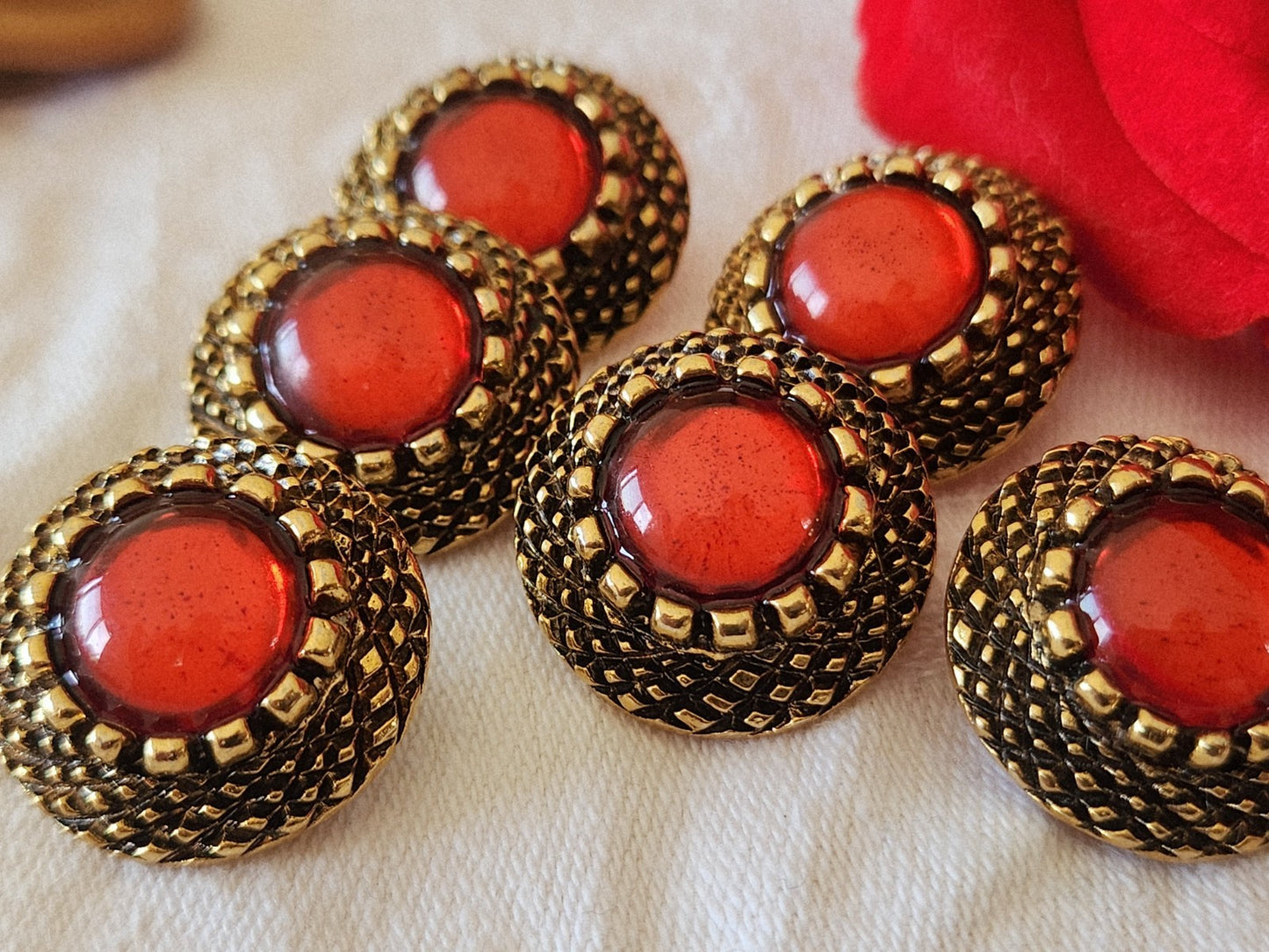 Lot 6  boutons vintage metal doré coeur effet strass rouge 2,1 cm pied ref 3866