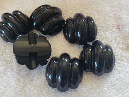 Lot 6  boutons vintage noir forme original pied plat 2 cm sur 2,1 cm ref 0056