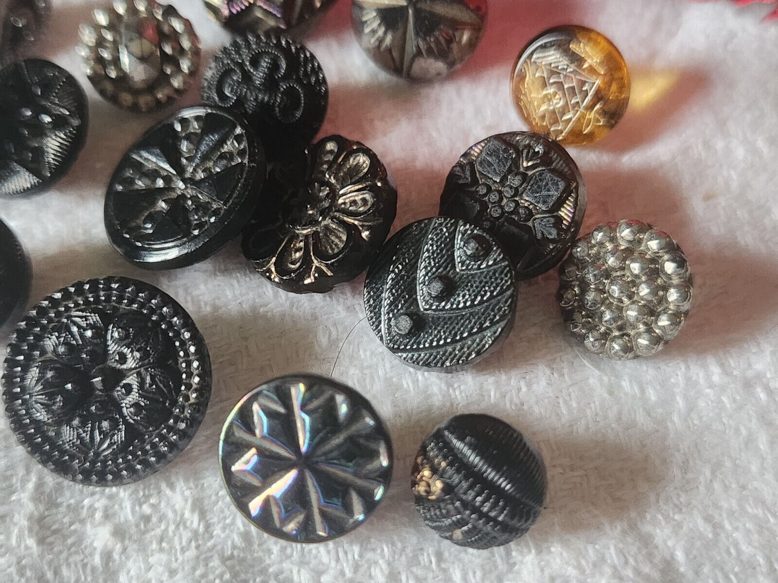 Lot 18 mini boutons anciens en verre vers 1900 collection 0,9 à 1,4 cm ref 682