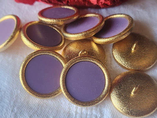 Lot 6 jolis  boutons vintage en métal lourd doré violet 2,3 cm ref 5307