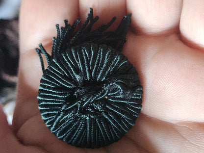 Gros bouton ancien en passementerie avec pendants vert 3,1 cm ref 3936 **