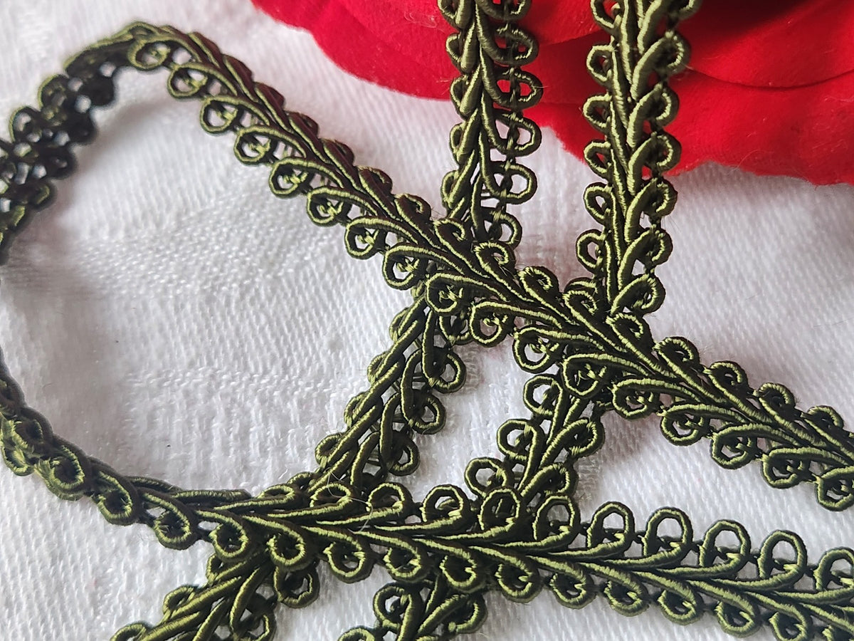 Galon vintage vert satiné lumineux 3 métres sur 0,8 cm A2
