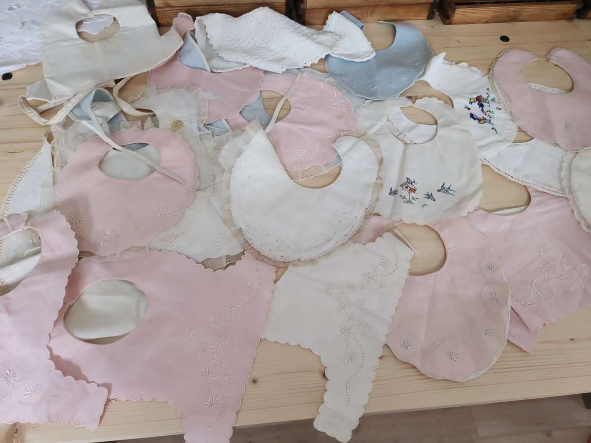 Lot 22 bavoirs anciens bebe poupée vintage à nettoyer B4