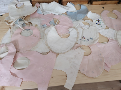 Lot 22 bavoirs anciens bebe poupée vintage à nettoyer B4