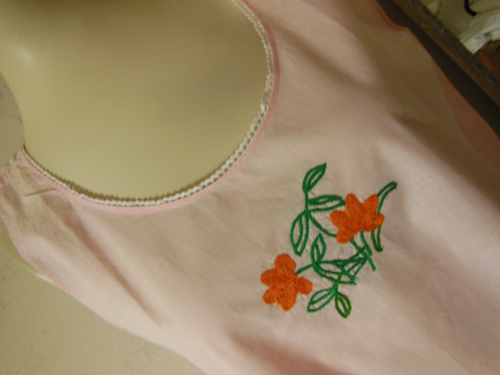 Chemise de nuit vintage rose  broderie dentelle à nettoyer B3