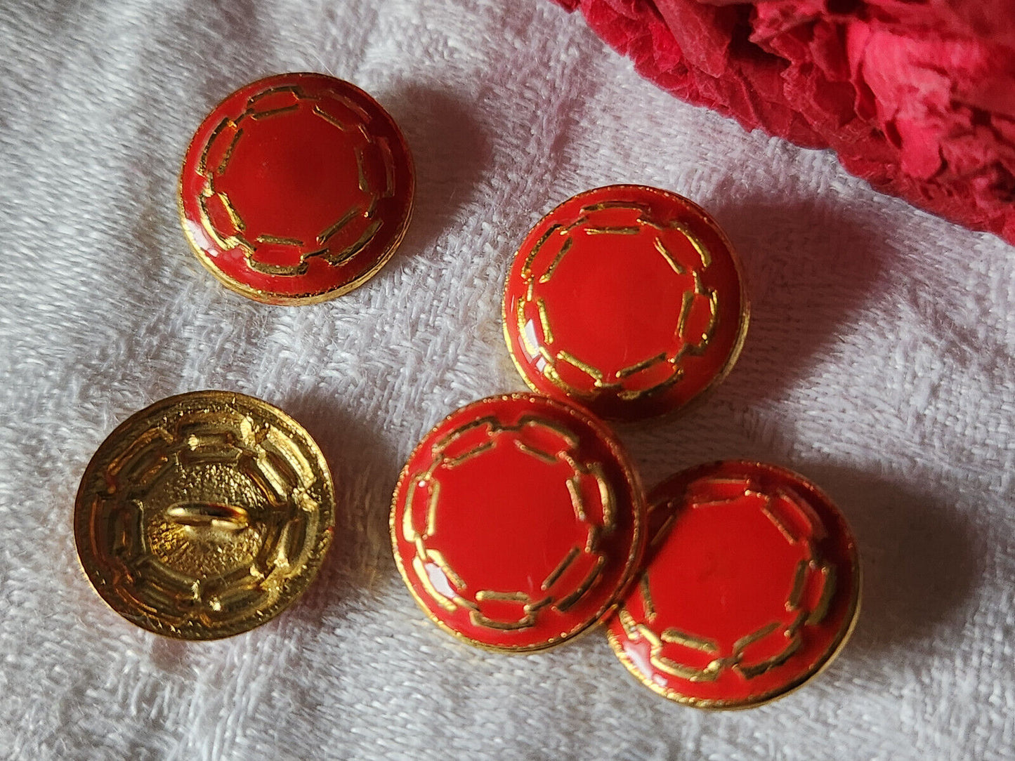 Lot 5 boutons vintage en métal doré rouge  hyper léger 1,5 cm ref 3021