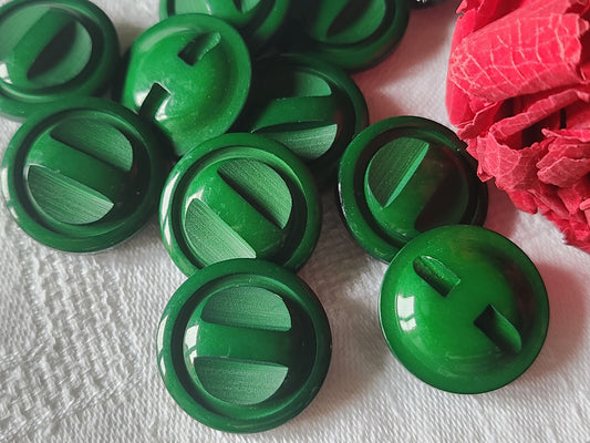 Lot 6  boutons vintage vert travaillé à pied 2,2 cm ref 2565