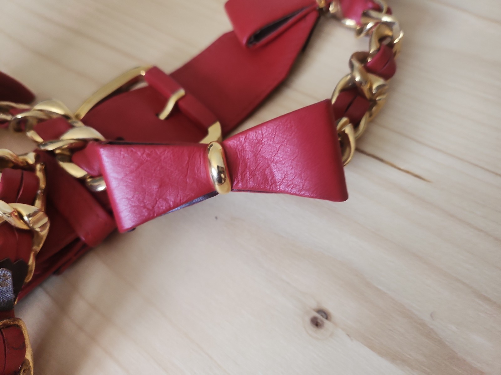 Ceinture ancienne vintage cuir rouge noeud métal doré  superbe